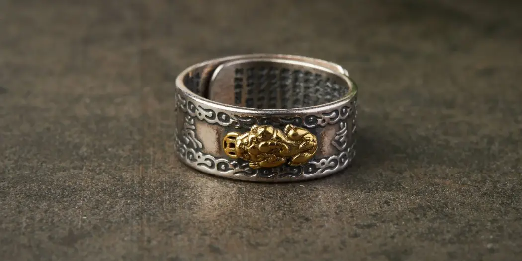 Close-up of the Pixiu mantra ring